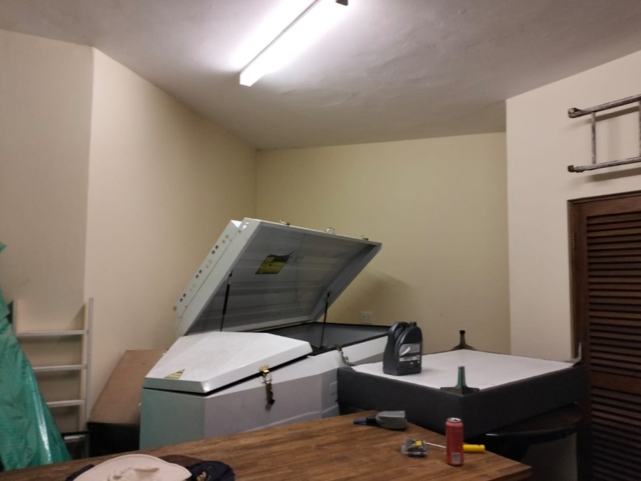 5 Bedroom Property for Sale in Glentana Western Cape